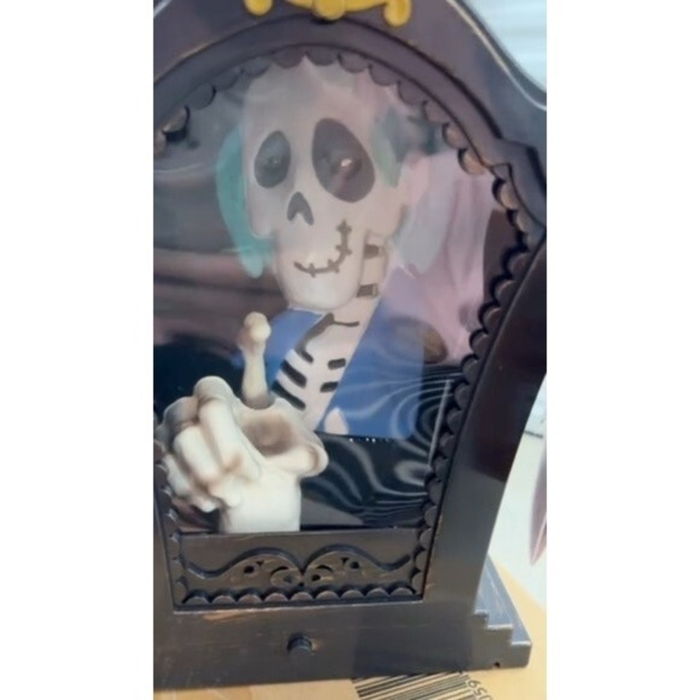 Disney Haunted Mansion Tapping Skeleton Halloween PLAYS GRIM GRINNING GHOSTS! - Picture 3 of 5